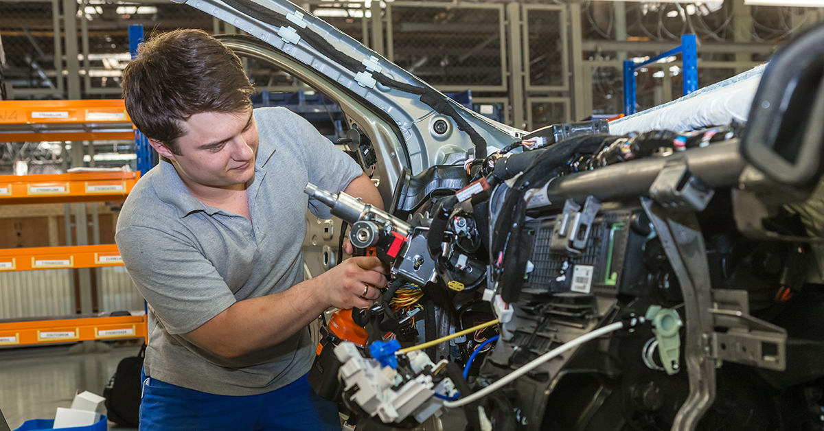 Los principales productores de automóviles reducen la producción