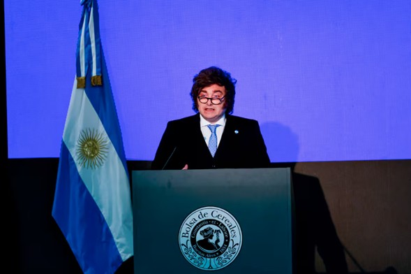 Milei anunció una baja de las retenciones al trigo y a la cebada y una reducción para la soja a partir de enero